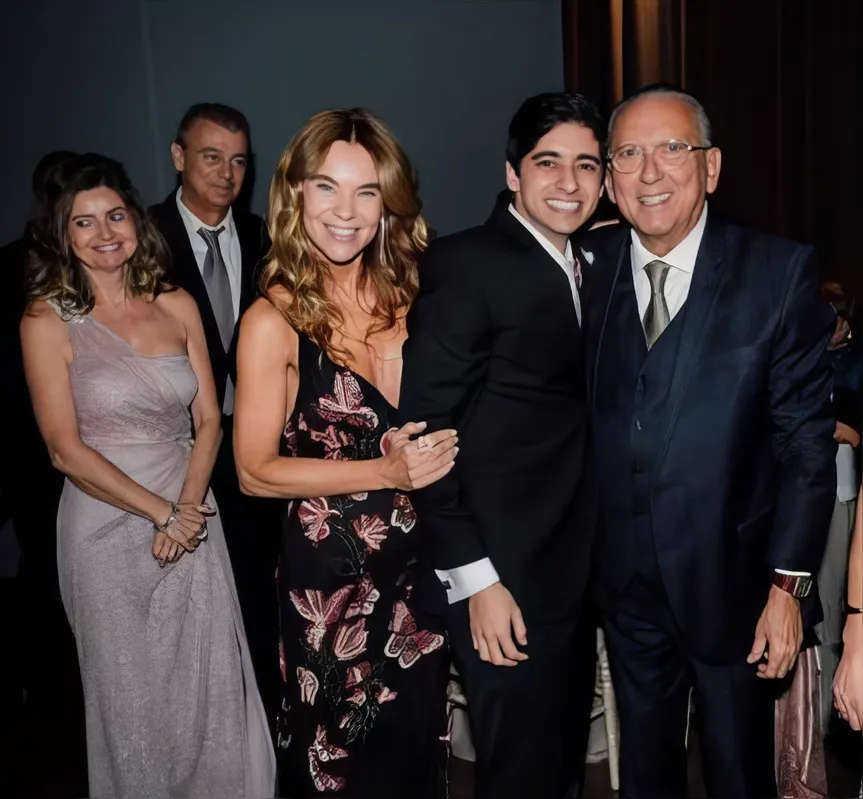 Denise Soares Brunelli, Ricardo Brunelli, Desirée Soares Galvão Bueno, o noivo Mateus Tófano Soares e Galvão Bueno