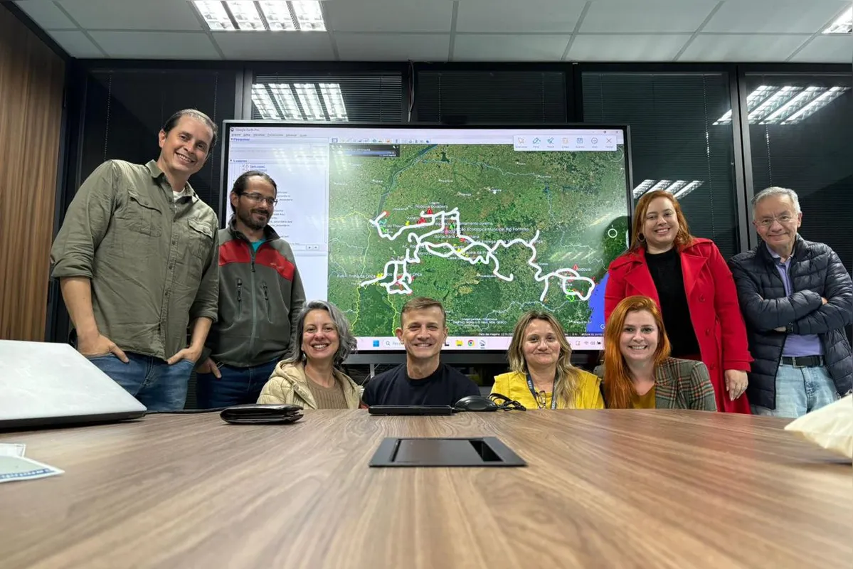 Equipe do projeto Caminhos do Peabiru durante apresentação do traçado consolidado da rota turística