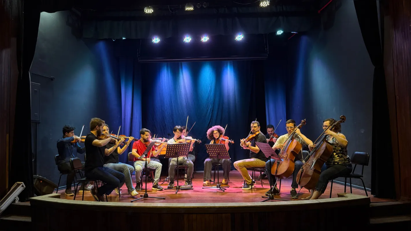 Orquestra Bravi faz concerto beneficente apresentando duos e quartetos de violas e violinos num repertório diversificado de música europeia