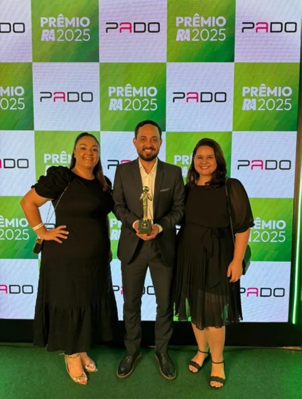Dannyela Walderramos, Luccas Pacheco, e Regiane Nogueira, na noite da premiação em 8 de dezembro