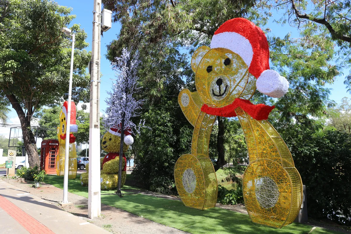 Os enfeites de Natal do Igapó 2 ficarão prontos até o próximo domingo (30)