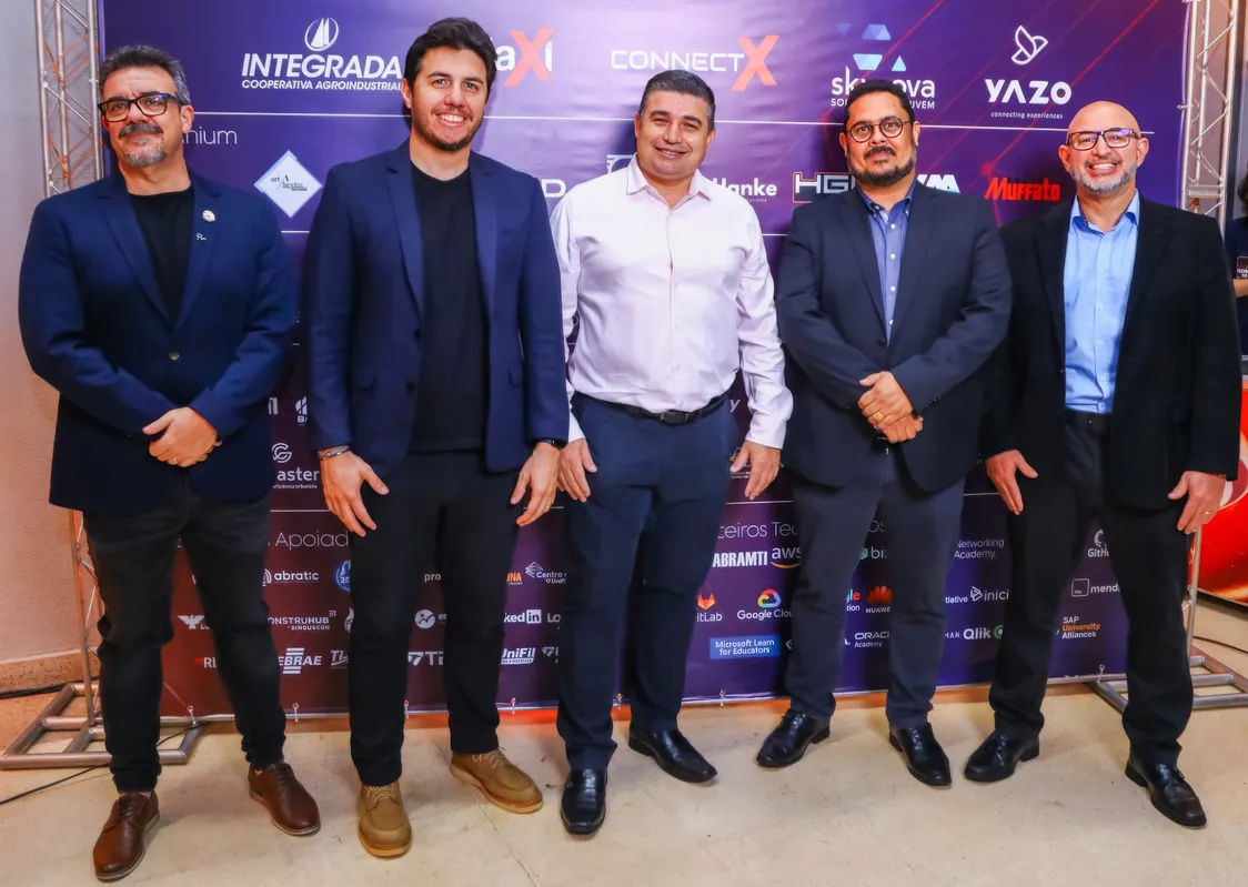 Hemerson Ravaneda (Codel), Roberto Moreira (Companhia de Tecnologia), Alexandro Zava (Grupo Voalle), Lacier Dias (B4 DATA) e Marcio Ruiz (TCS Tata)