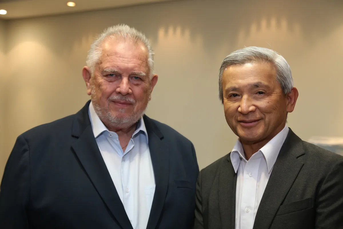 Os médicos Mário Machado e Áureo Cinagawa