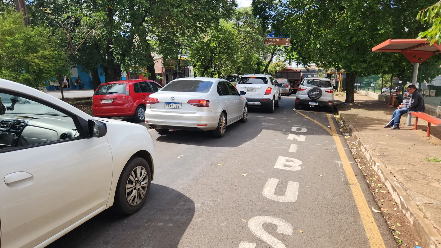 A Avenida Duque de Caxias absorveu boa parte do tráfego da Rua Brasil, registrando momentos de congestionamento