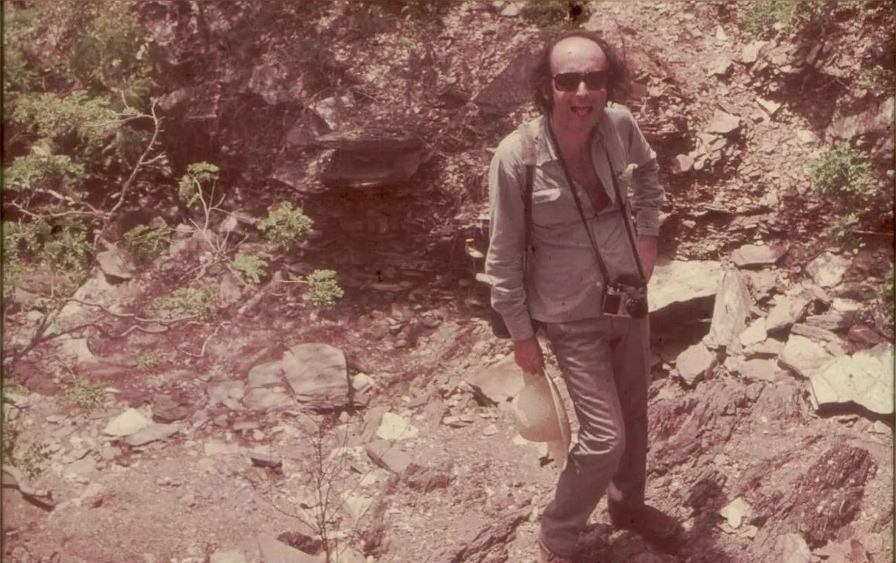 Vladimir Herzog, em 1975, em Canudos (BA) onde fez pesquisas para um filme sobre o líder Antônio Conselheiro