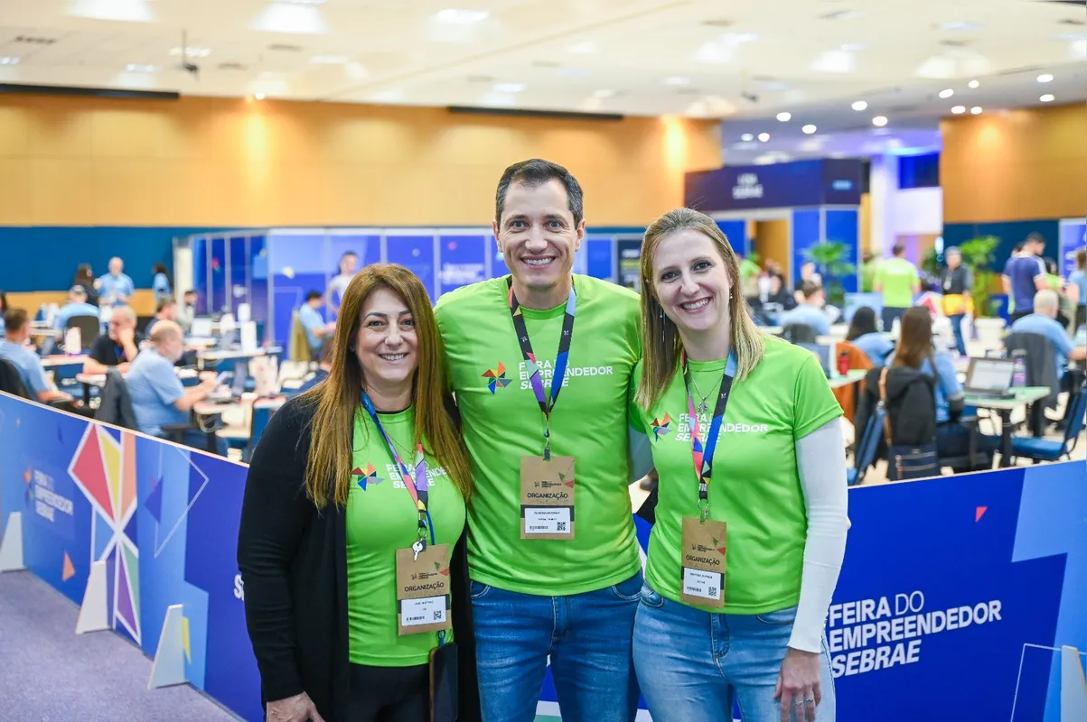 Rubens Negrão entre as colaboradoras do Sebrae Jani Justino e Martina Dummer