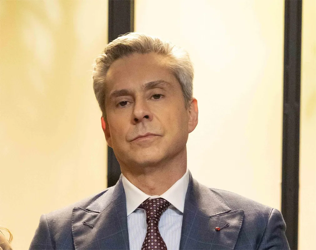 O fim de Marco Aurélio na versão de Manuela Dias é com banana, mas sem fuga