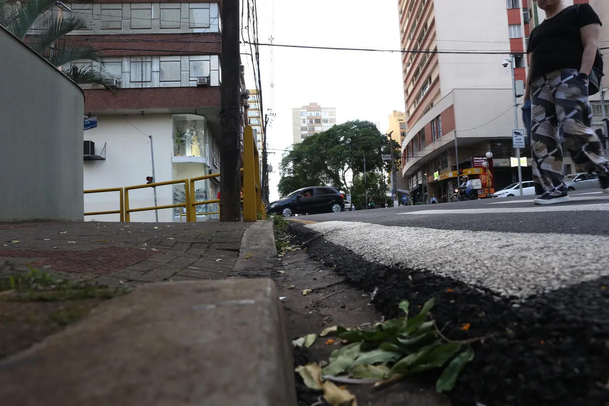 Poder público é responsável por fiscalizar qualidade de rampas e calçadas