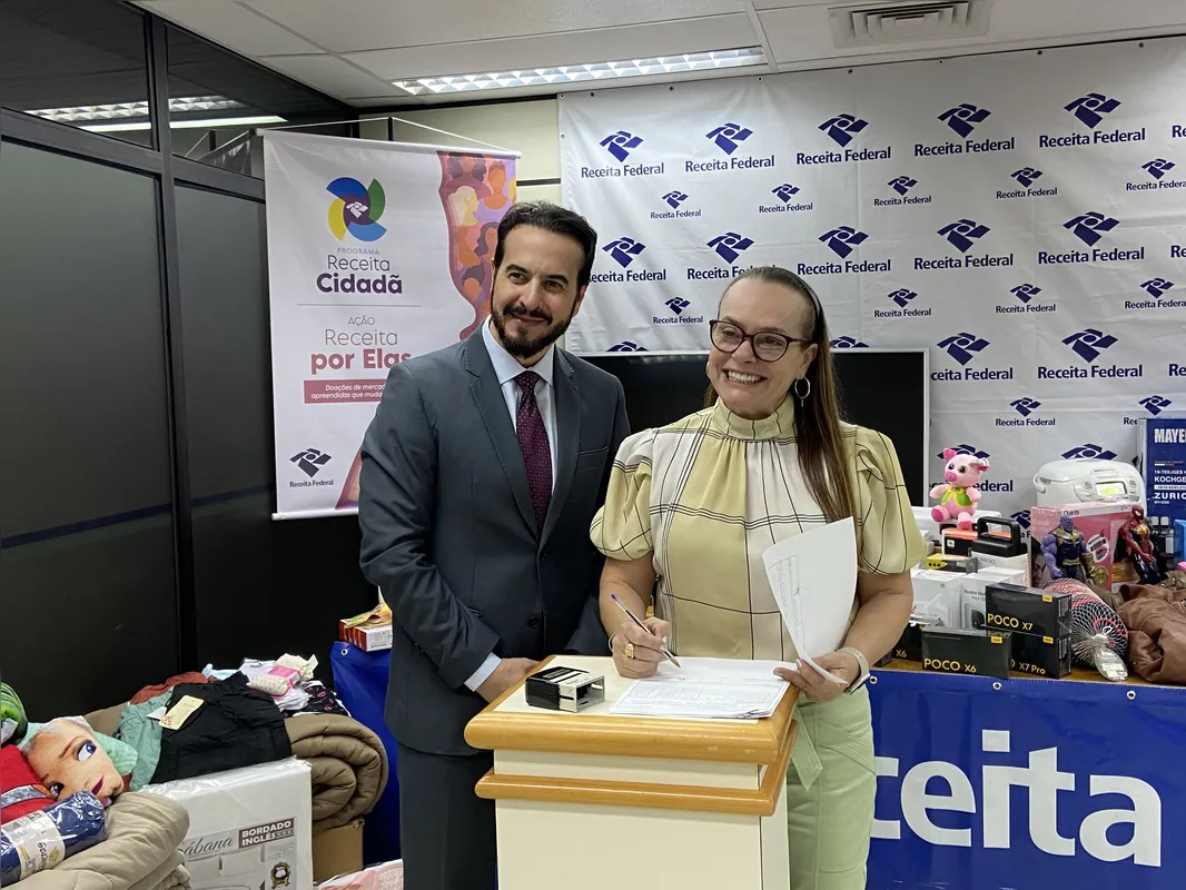 Delegado Reginaldo Cardoso e secretária Marisol Chiesa