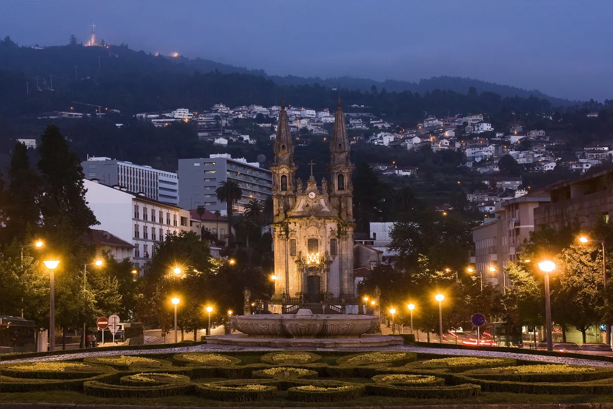 Vista da cidade de Guimarães, em Portugal, cidade coirmã de Londrina