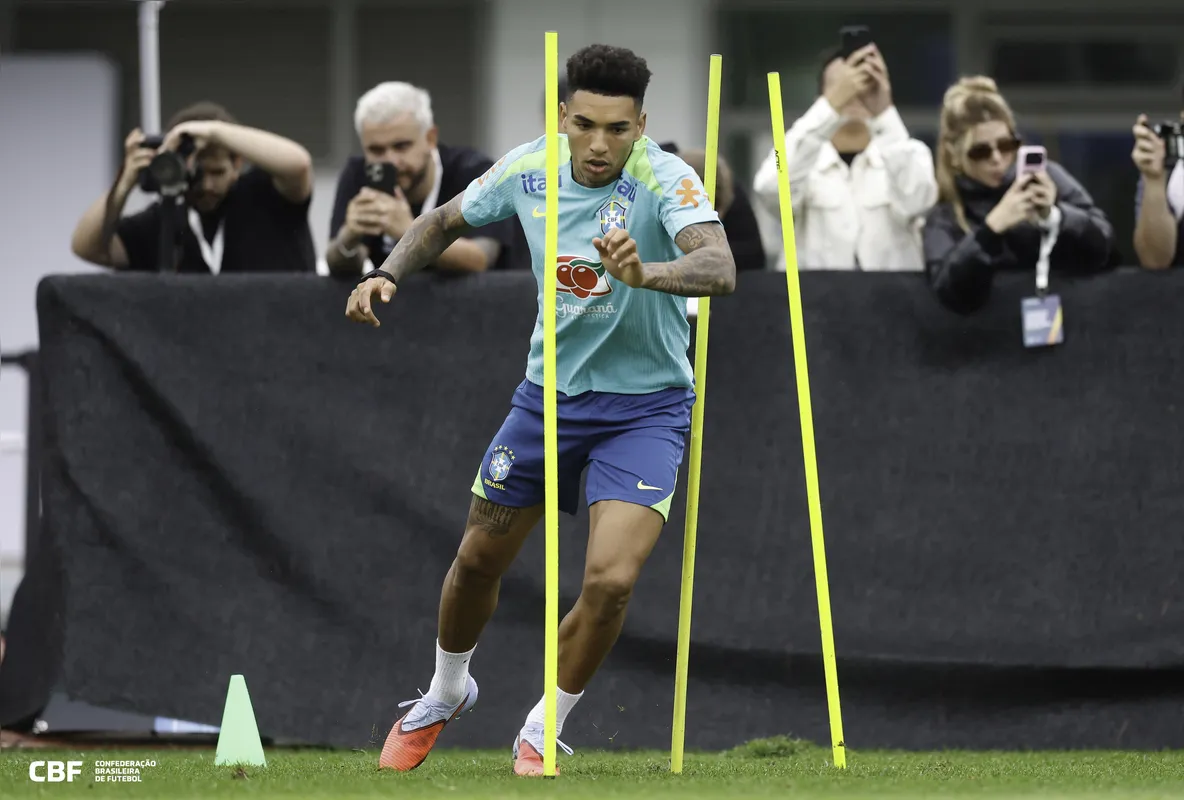“Fico feliz de poder voltar a vestir a camisa da seleção. Todos os jogadores sonham em estar aqui, e eu estou tendo essa oportunidade novamente, estou muito feliz mesmo. Espero fazer um grande trabalho aqui para que eu possa voltar mais vezes”, celebrou Igor Jesus
