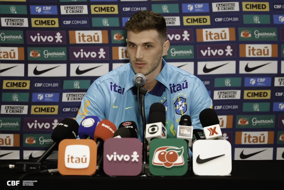 "Se no final meu nome estiver entre os convocados para a Copa do Mundo, vai ser a maior conquista da minha carreira. Vou trabalhar para conquistar esse sonho", prometeu Bento