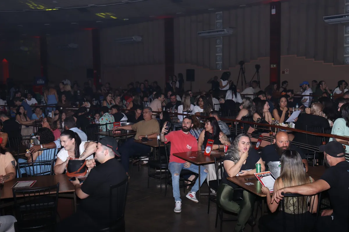 O público lotou a primeira sessão do Risorama na quarta-feira (15), numa noite de gargalhadas