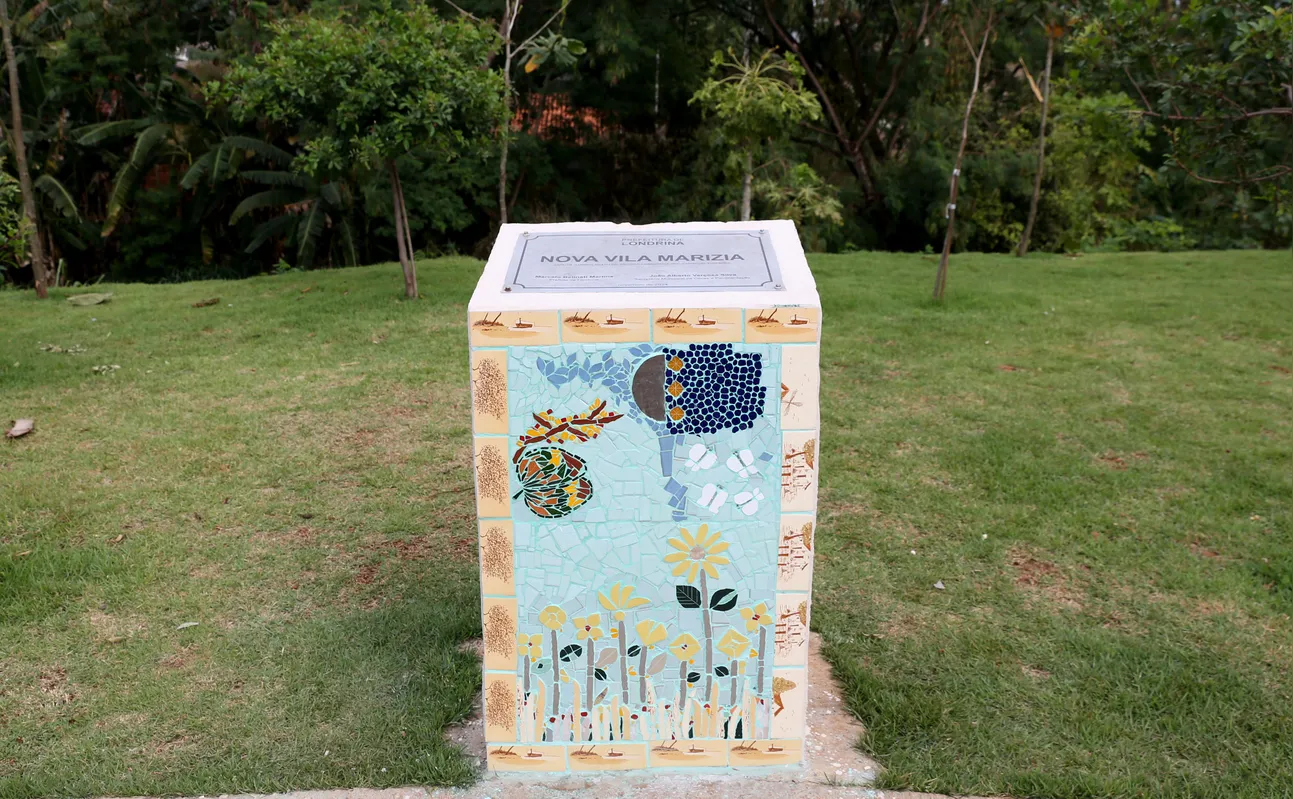 Mosaico de Rosane Araújo na Vila Marízia II: um toque de arte no bairro que foi revitalizado