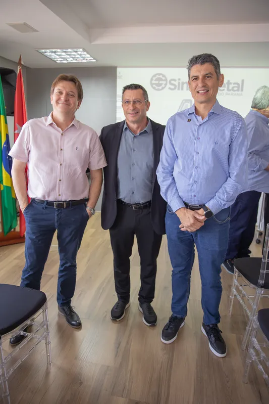 Marcos Dantas, presidente do Ceal, Ricardo Cândido, presidente do Sindimetal Norte PR e o professor José Fernando Manigilli Jr, vice-diretor do Centro de Tecnologia e Urbanismo da Universidade Estadual de Londrina