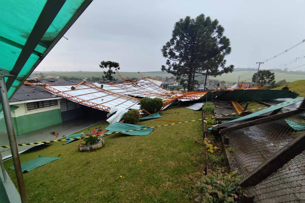 Imagem ilustrativa da imagem Temporal no Paraná: ventos chegaram a 121 km/hora