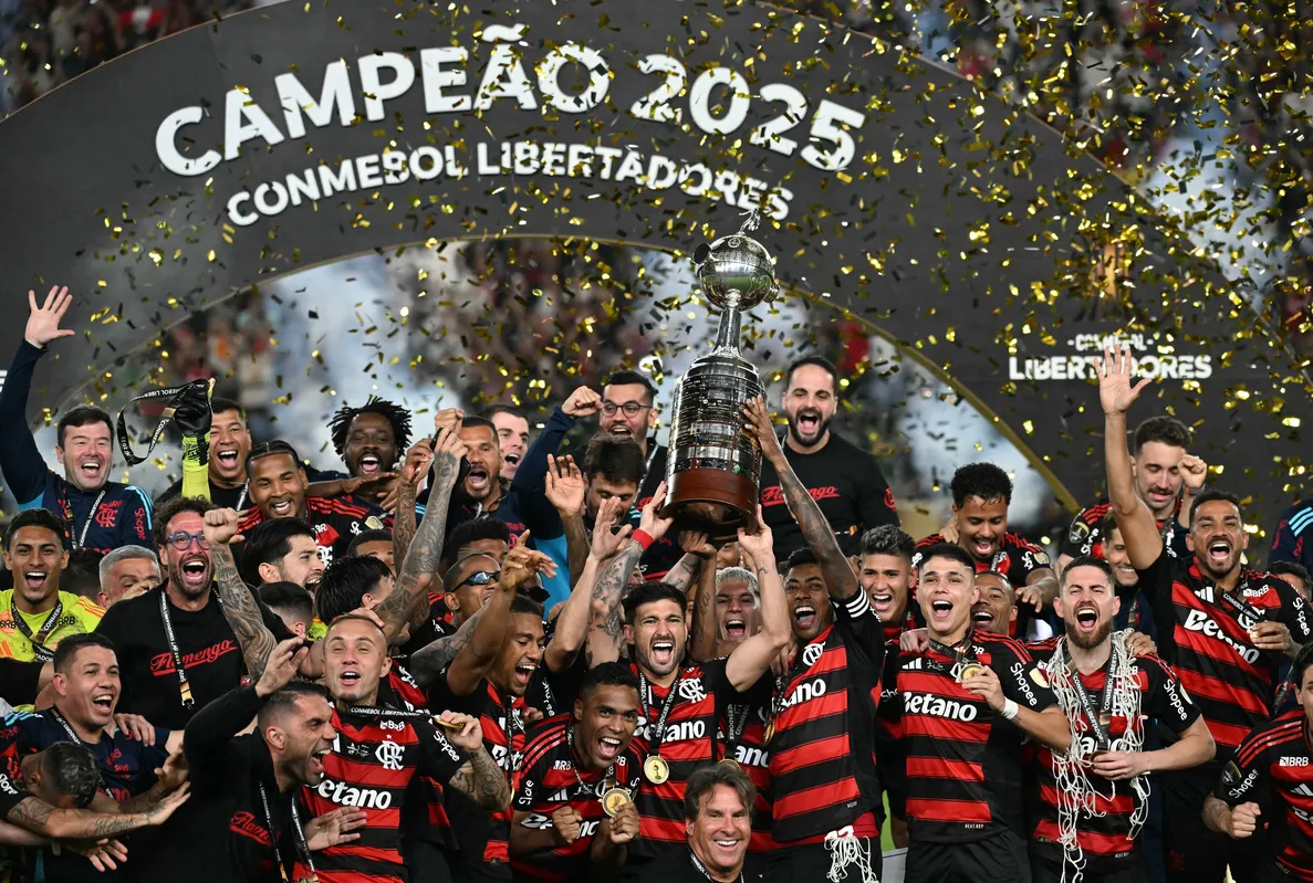 Imagem ilustrativa da imagem Tetracampeão, Flamengo é recebido com festa no Rio