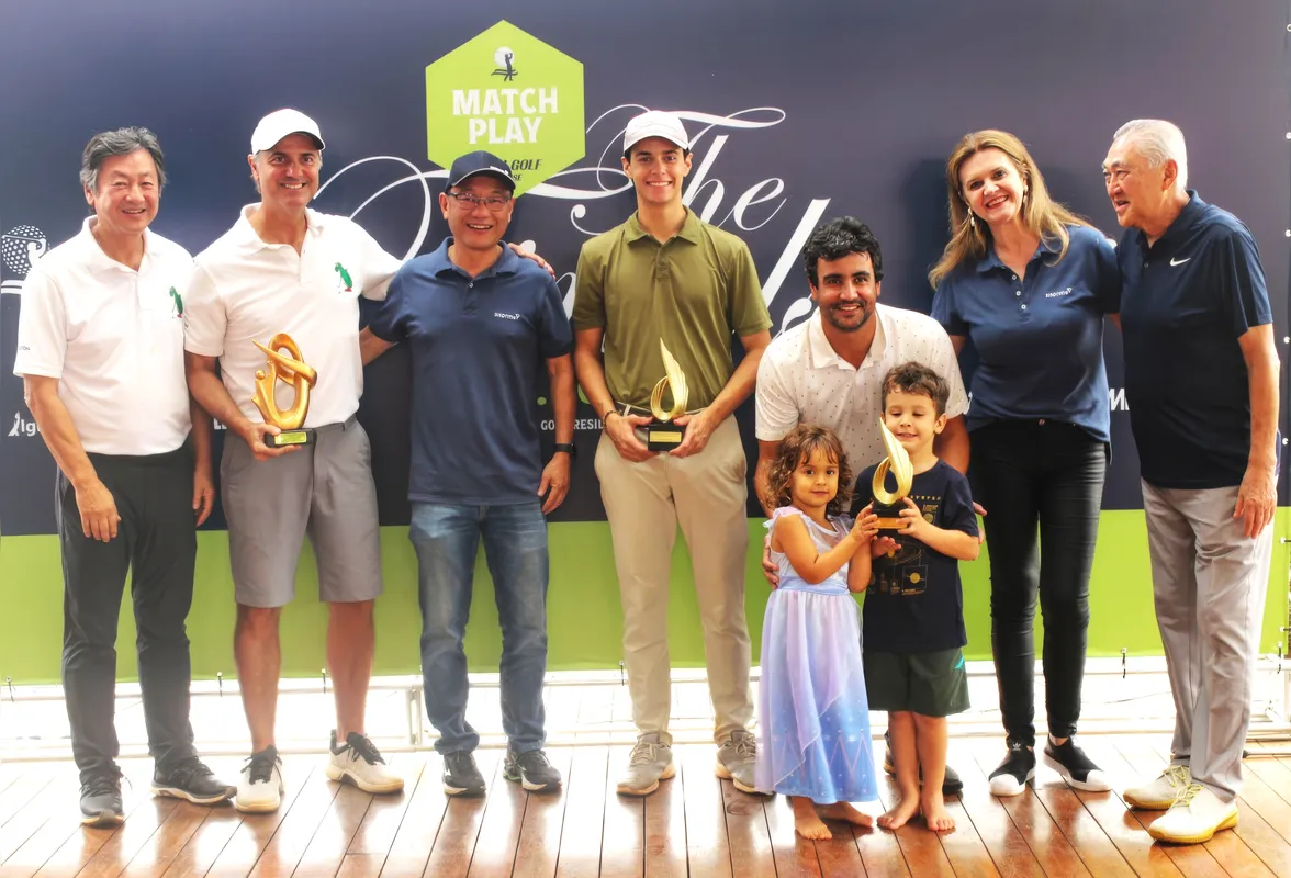 Milton Ogawa, Fábio Messas (1ºlugar cat.14.1 a 22.1), Wilson Hirata, Rafael Crespi (3ºlugar cat.14 a 22), Diogo Berbel (2ºlugar cat.14 a 22) e seus filhos, Denise Baccarin e o Dr. Miguita.