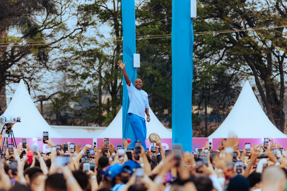 Show de Thiaguinho terá participações especiais, mas os nomes ficam por conta da surpresa
