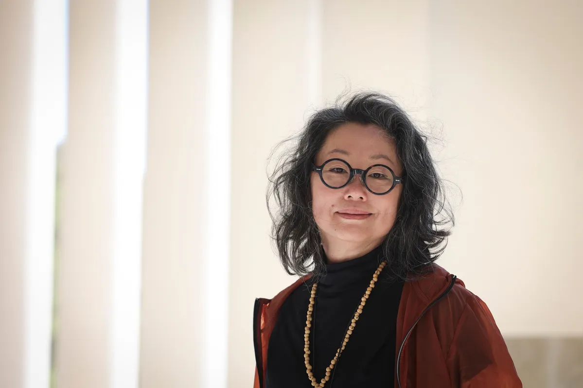 Tieko Irii: autora aborda a exotificação dos corpos amarelos e a solidão de crescer nos anos 1980