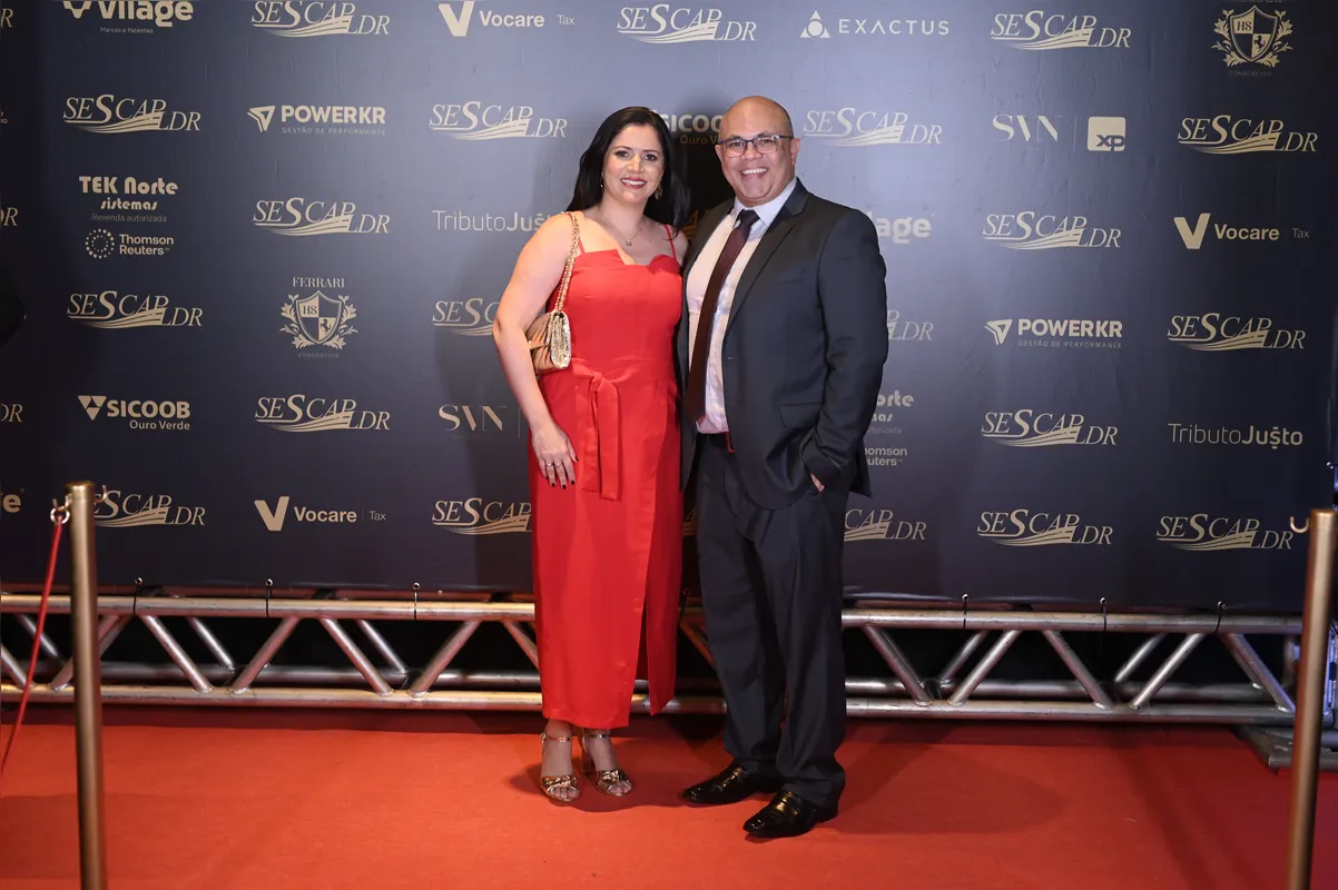 Edna Oliveira Araujo Silva e o diretor Leônidas Pereira da Silva Júnior