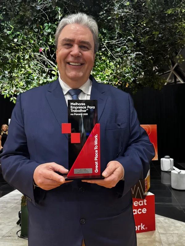 Professor Wilson Picler e alguns colaboradores compareceram ao evento de premiação