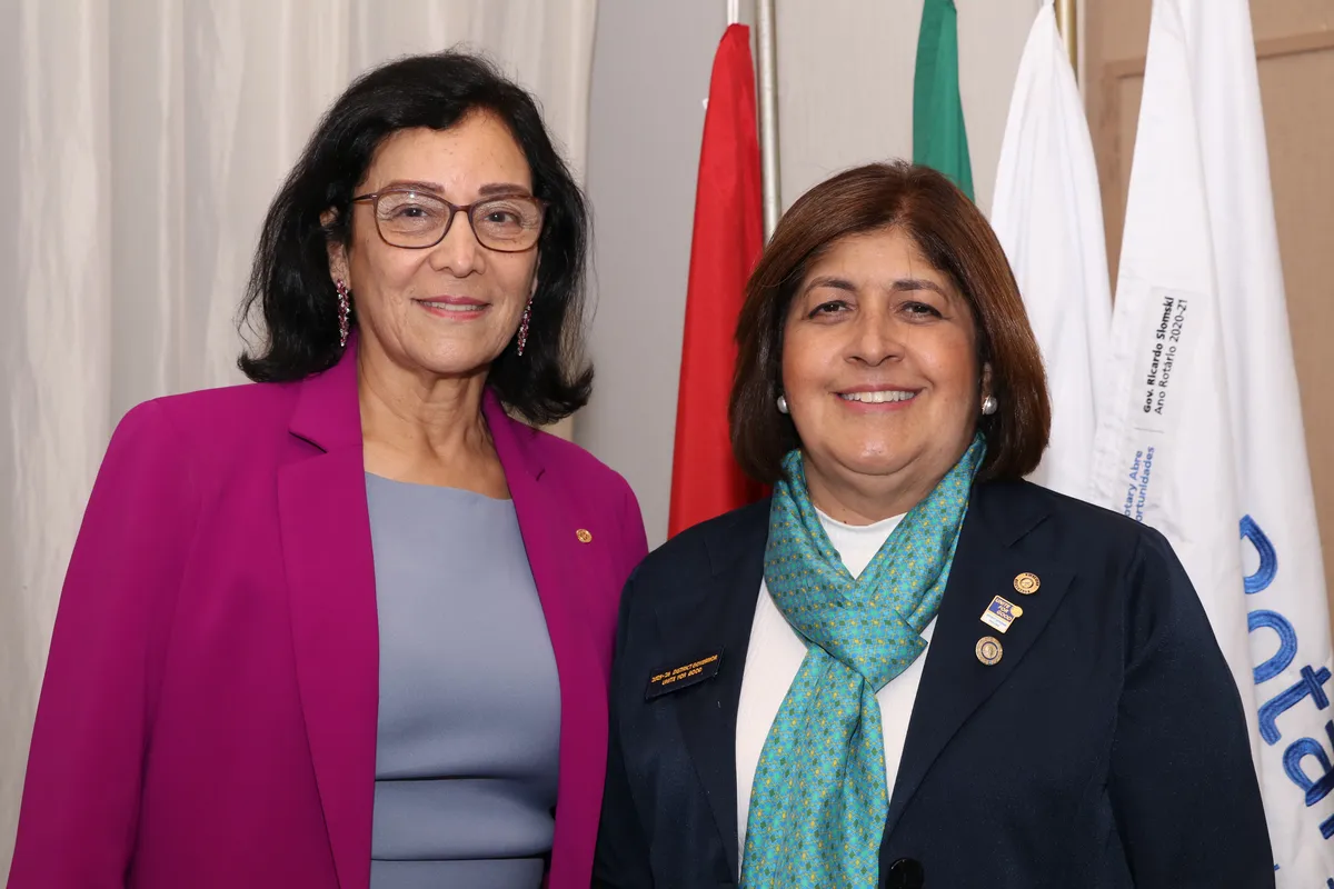 A presidente do RCL Higienópolis Sônia Gimenez com a governadora Irma Meneghel