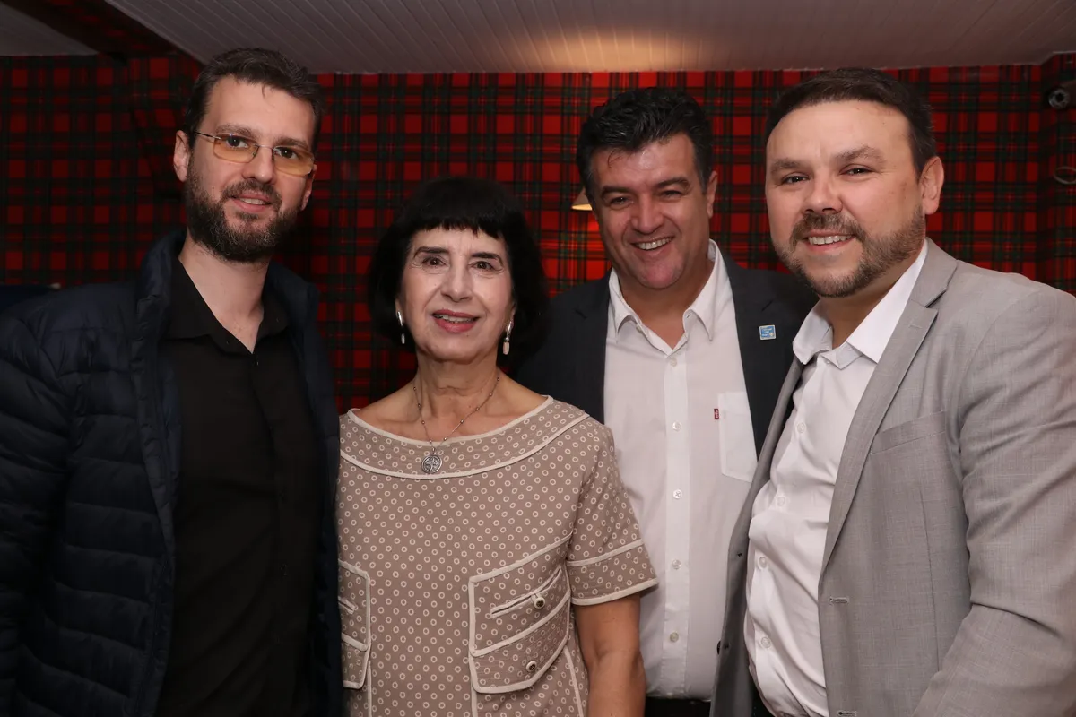 O Governador Assistente Ed Junior, Leila Haikal Giglio, Alex Gonçalves e o novo companheiro do RCL Alvorada, André M Bertolino, que é administrador de empresas