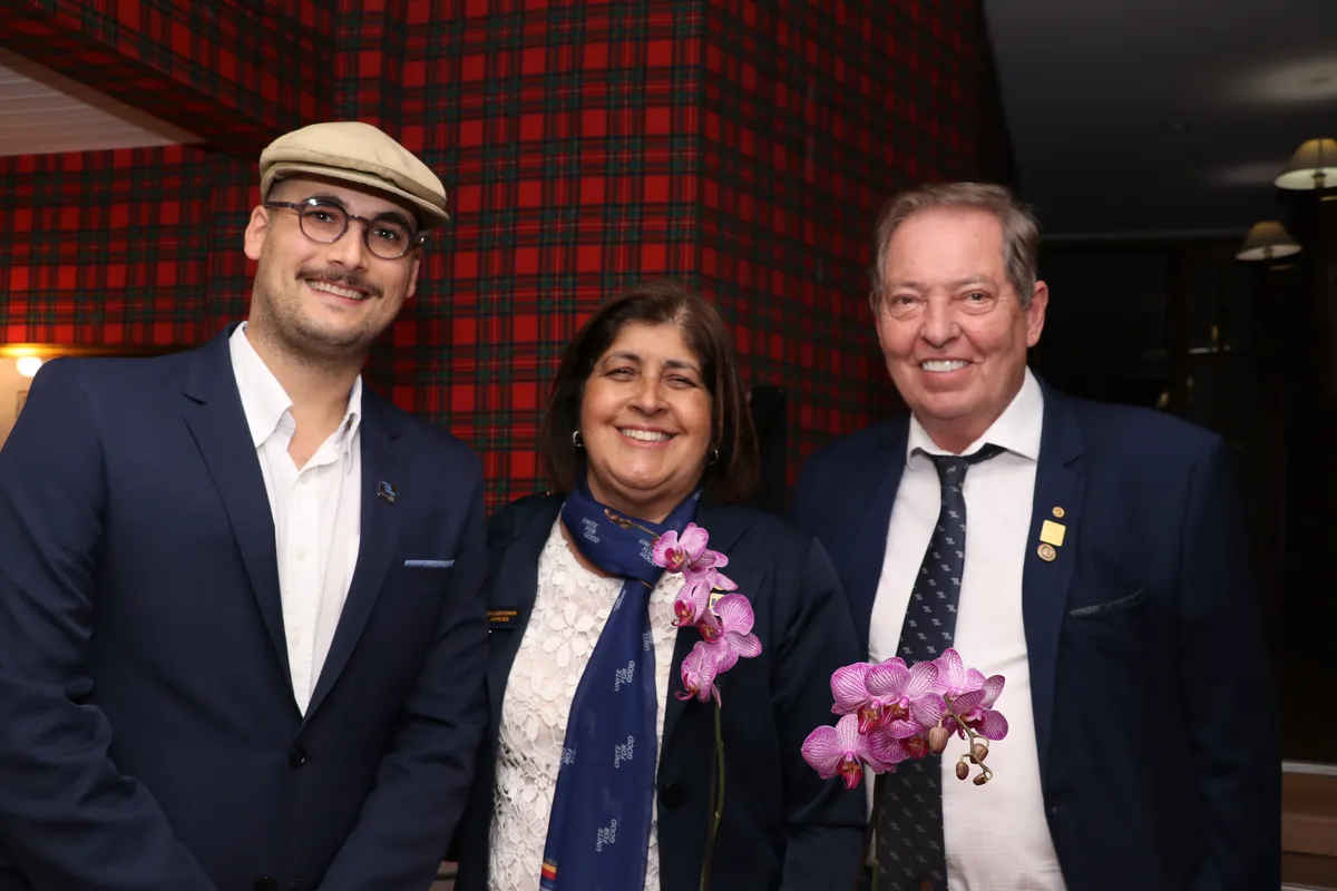 O presidente do RCL Alvorada Mateus Cordeiro Maluf com a Governadora Irma Mariotti Meneghel Paiva e o marido Armando Meneghel Paiva