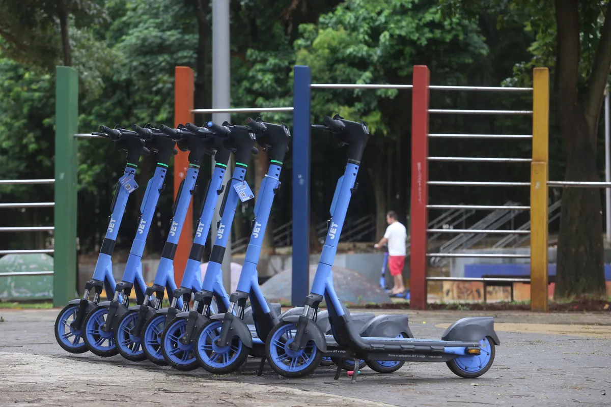 Mobilidade urbana: CMTU renova contrato de patinetes elétricos. O serviço segue como alternativa de transporte sustentável no quadrilátero central