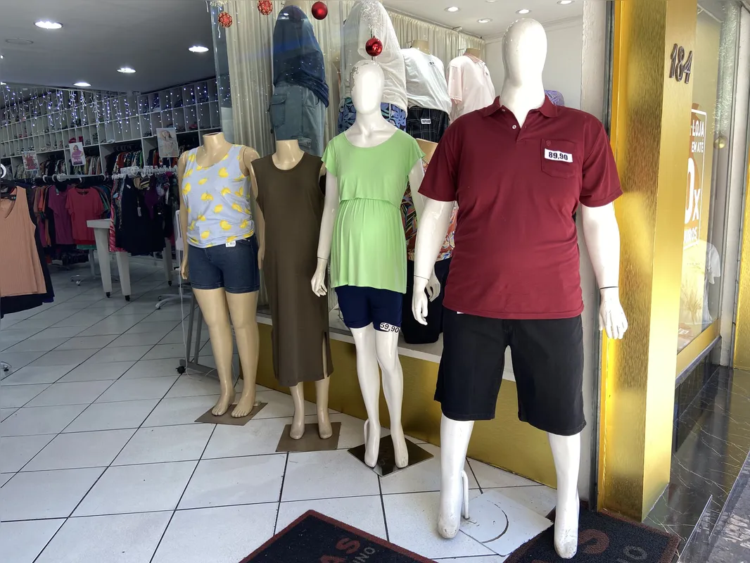 Loja de Juliene Bicas vende roupas a partir do tamanho G
