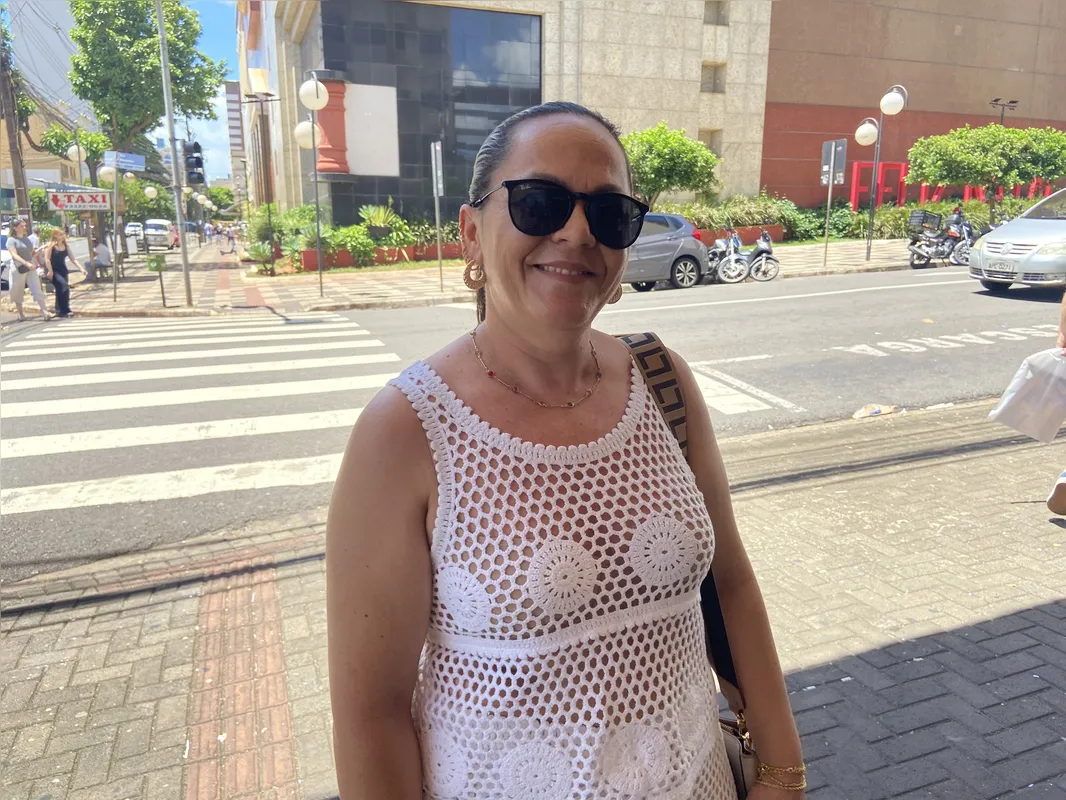 Fabiana Galdino vai usar roupas amarelas na virada do ano, torcendo para levar a bolada da Mega da Virada