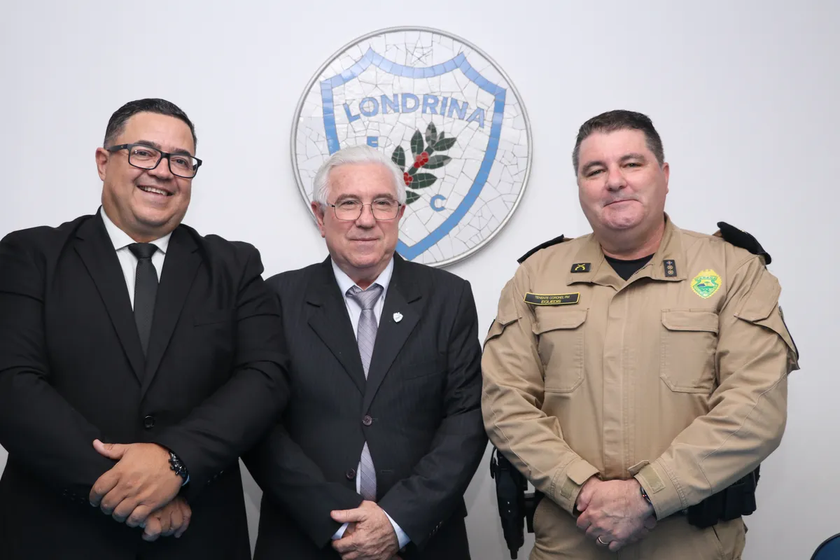 O vice-presidente Luciano Pinho, o presidente Getúlio Castilho e o tenente-coronel Eguedis, do 5º Batalhão da PM