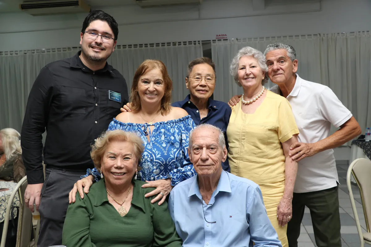 O presidente do clube Marlon dos Santos com Felícia Watanabe e Paulo Watanabe, Meire Tramontina, Adson Alves Pereira, Antônio Lourenço Martins e Mitue Ishikawa Martins