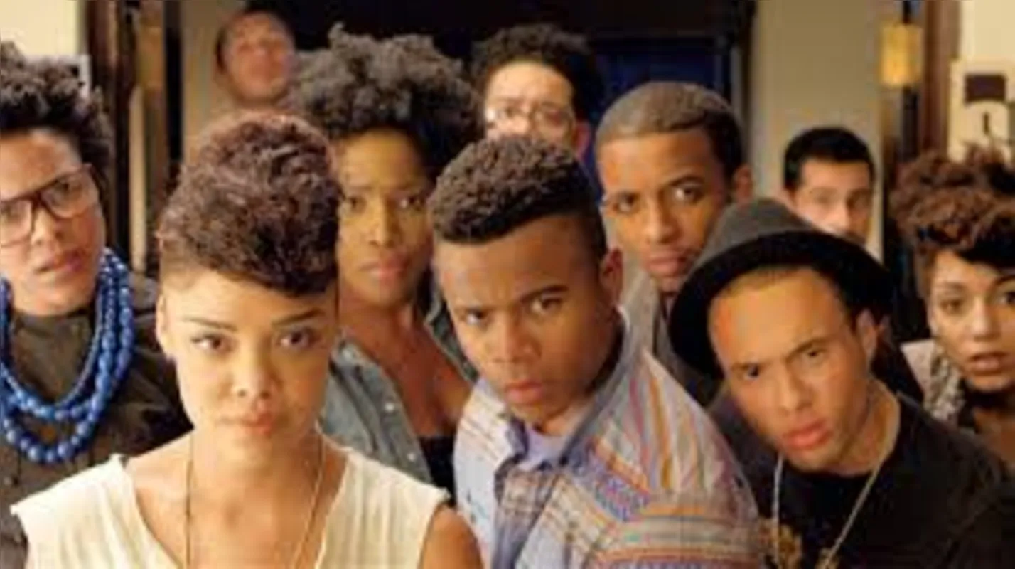" Cara gente Branca" explora com inteligência as nuances do racismo cotidiano