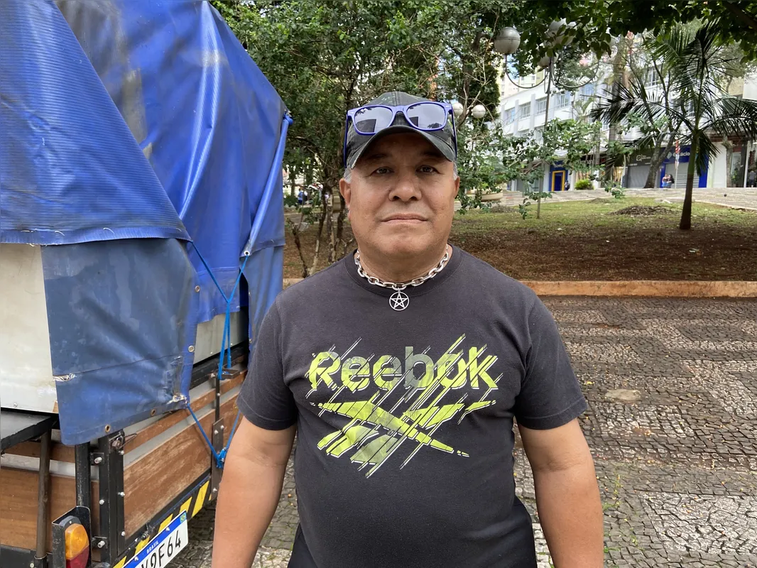 Artur Souza carregava um cartão telefônico consigo mesmo após comprar um celular: “ vai que precisava, nunca se sabe”