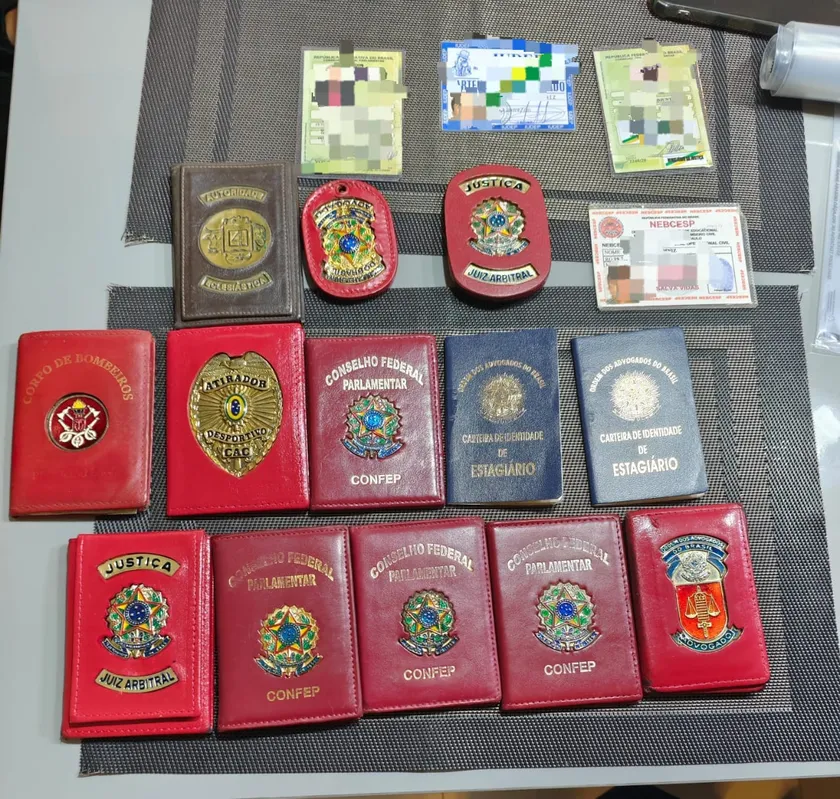 Imagem ilustrativa da imagem Policiais militares suspeitos de roubos são alvos de operação em Londrina