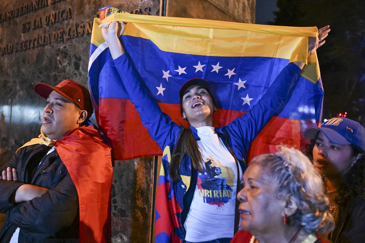 Venezuelanos que vivem na Guatemala comemoram a captura de  Nicolas Madura por forças dos EUA
