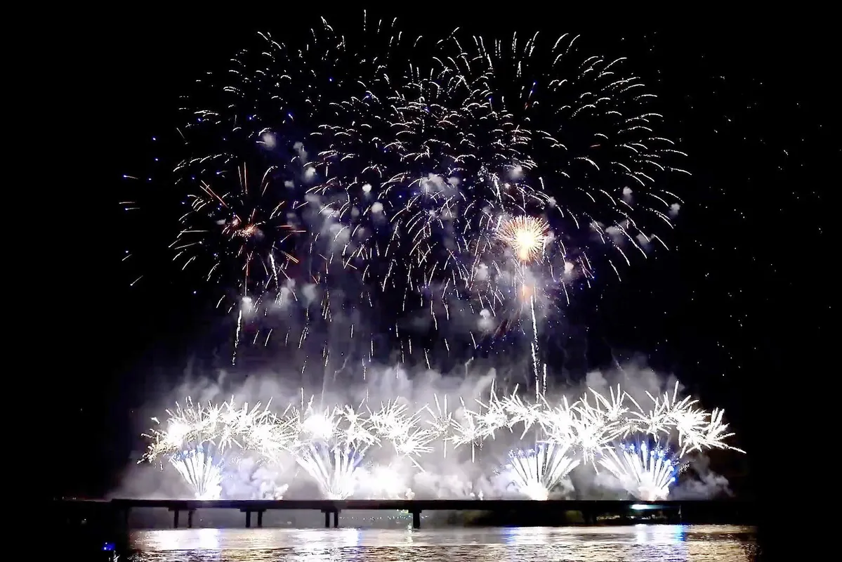 Queima de fogos em Guaratuba, no Réveillon 2026
