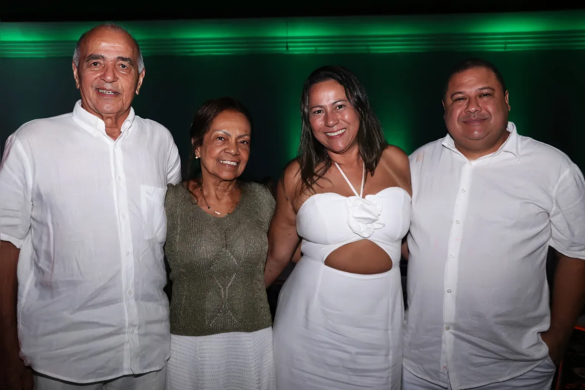 O Diretor Social do Iate Joelito de Souza Lopes e esposa Maria Raquel de Araujo Lopes, Rosangela Pinheiro Silva e o Comodoro Ricardo Alves da Silva