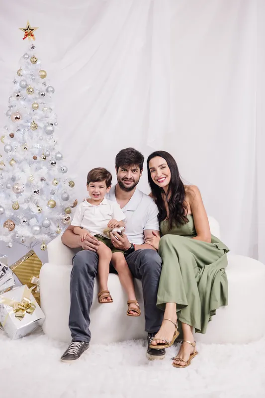 Caroline e Pedro com o filho Lorenzo