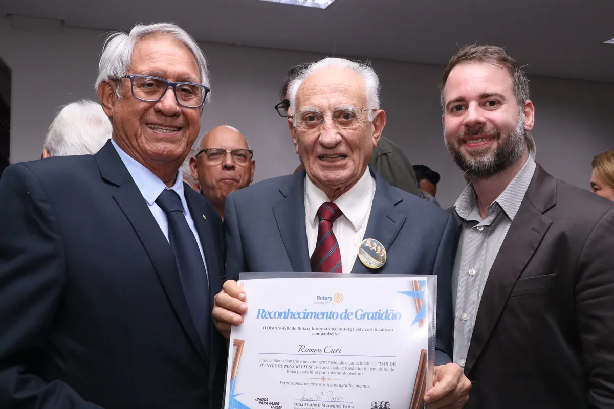 Laercio Oliveira, o homenageado Romeu Curi e Romeu Curi Jr.