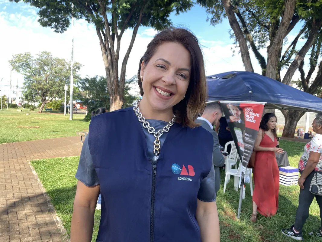Imagem ilustrativa da imagem Advogados tiram dúvidas da população na praça da Saul Elkind
