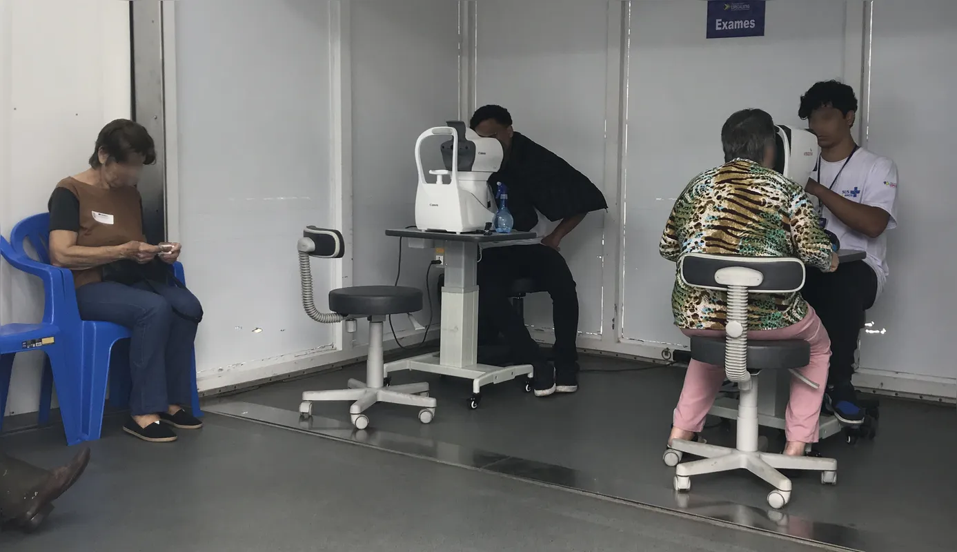 Pacientes de Londrina passam por procedimentos de diagnóstico, na carreta do Aqui Tem Especialistas, organizada pelo SUS