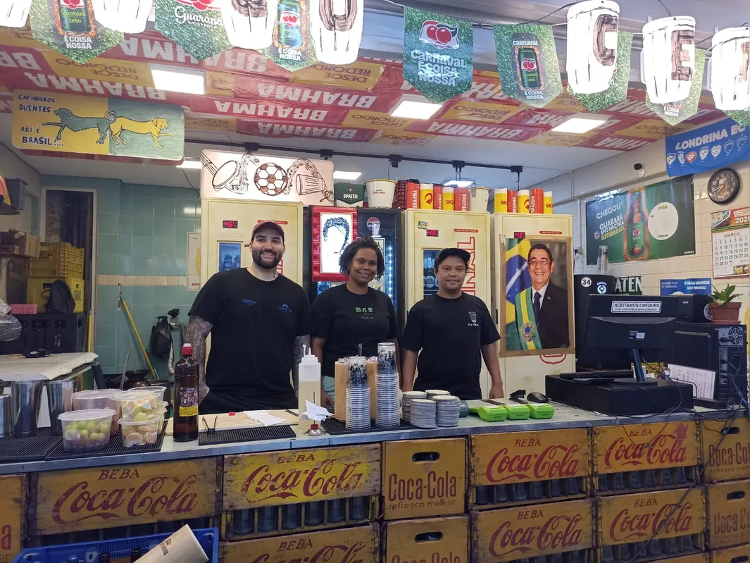 Pedro Cortez, Maria Firmino e  Elton Silva Matsuda, o Japa, criaram botecos em sociedade com a cara do Brasil
