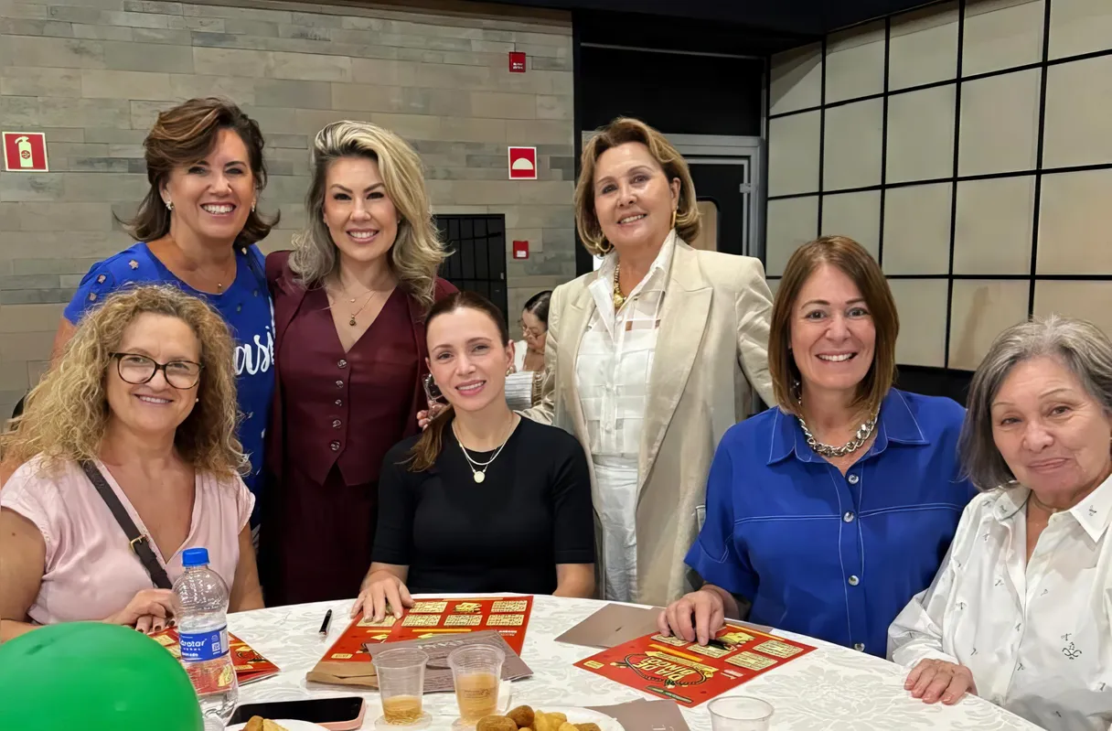 Silvana Kantor, Sheila Nazareth e Sônia Miyamoto (em pé); Márcia Zonta, Gabriele Zonta Alessi, Ana Paula Cantelmo Luz e Miriam Miyamoto