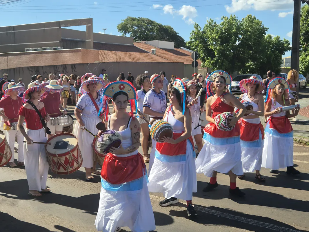 Imagem ilustrativa da imagem Carnaval da Saul levou alegria e samba à Zona Norte de Londrina