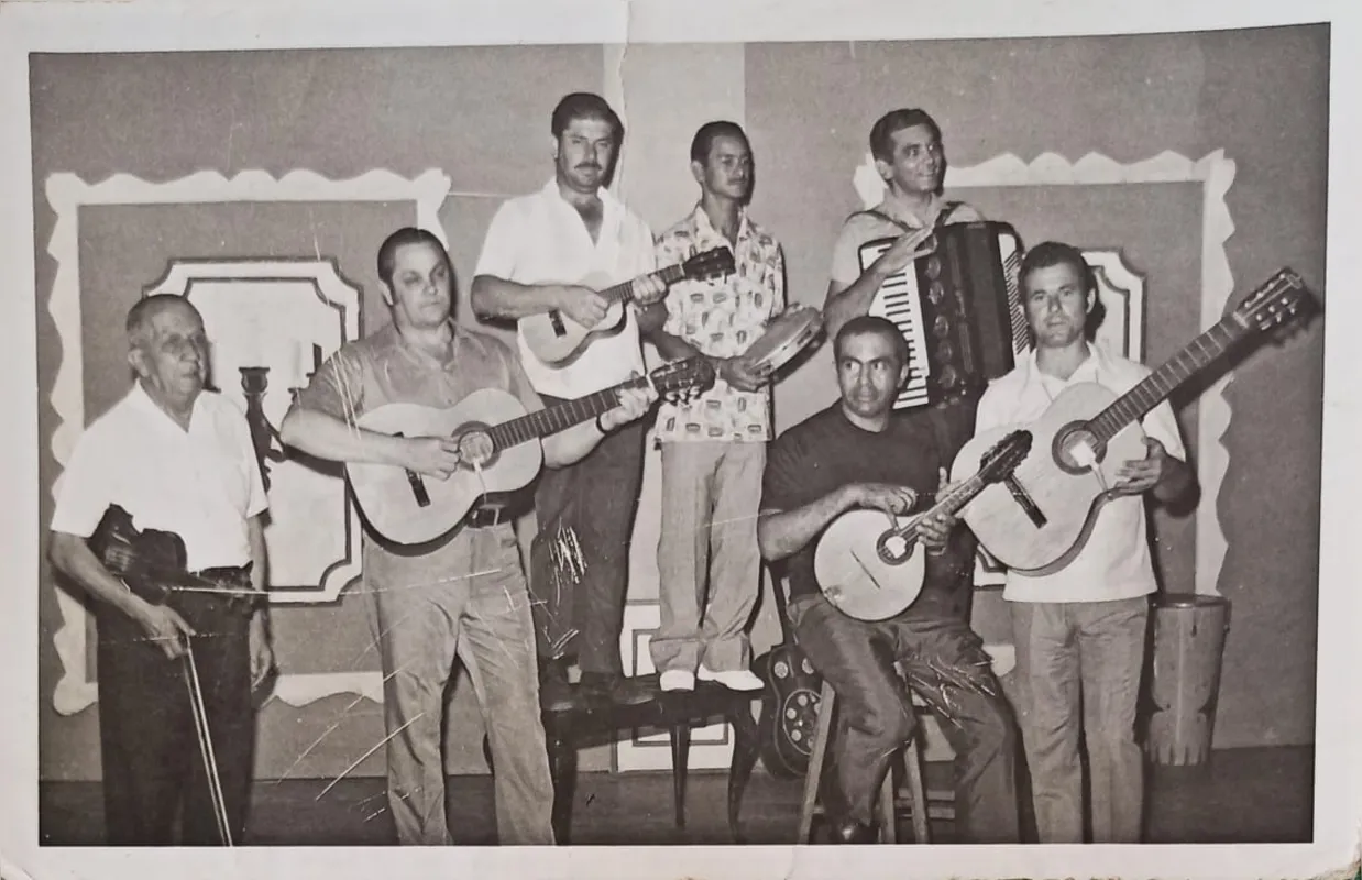 Origens do choro em Londrina: os pioneiros, Cabeção (bandolim), Gaúcho (cavaquinho), Juliano (acordeon), Robertão (violão 6), Ditinho (pandeiro), Chiquinho (violino)