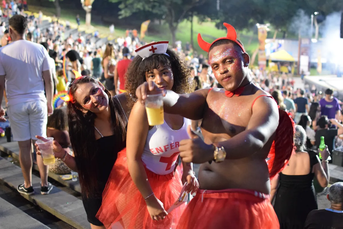 Imagem ilustrativa da imagem Com homenagem a Braguinha, 2º dia de Carnaval reúne bom público em Londrina