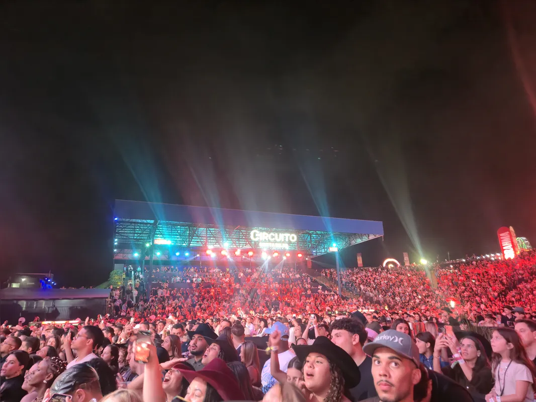 Um público gigante lotou a Arena para ver o show da Boiadeira
